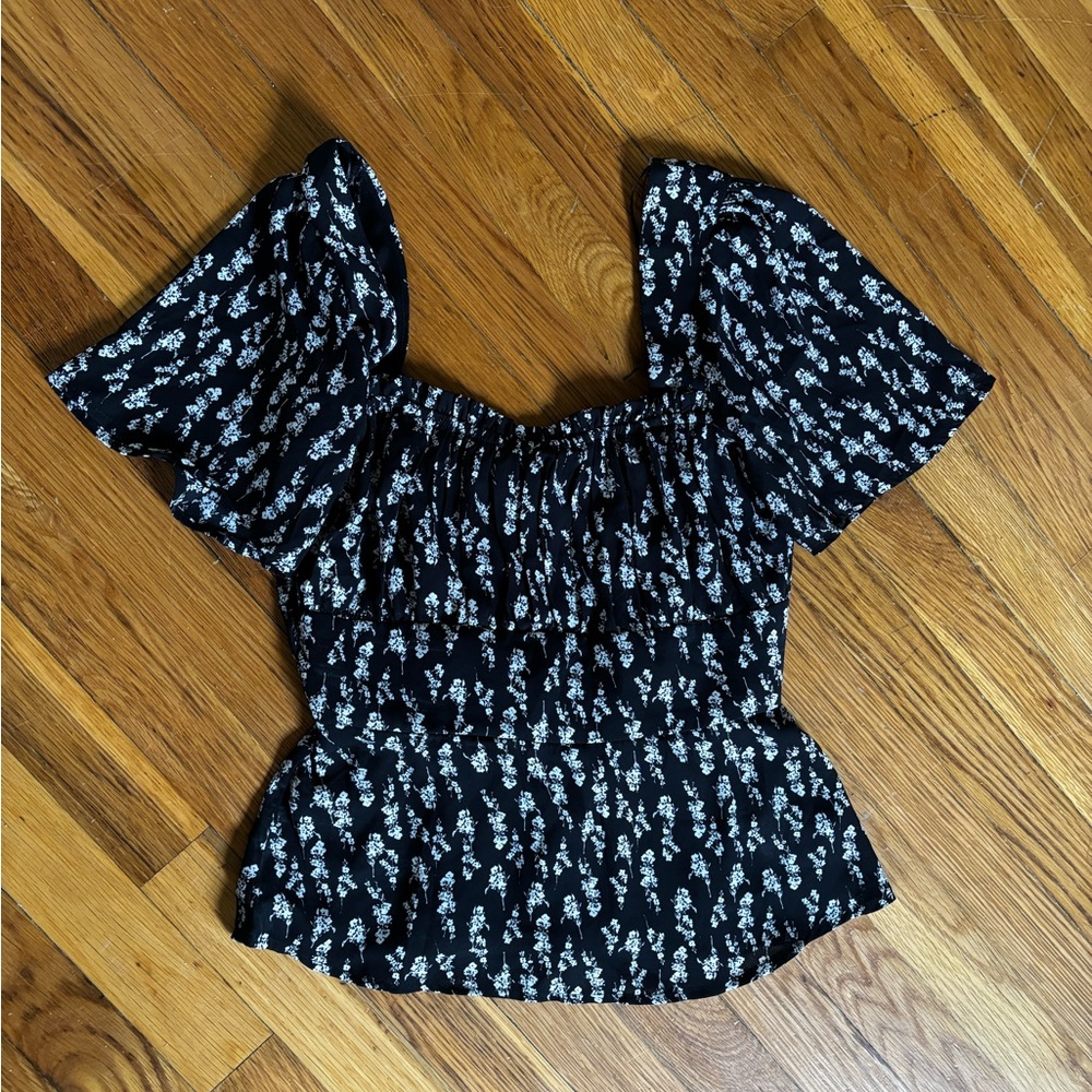 Women’s white/black floral Top